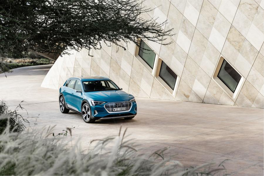  Audi e-tron 55 Quattro 2019 года  (WW) (фото 54 из 452)